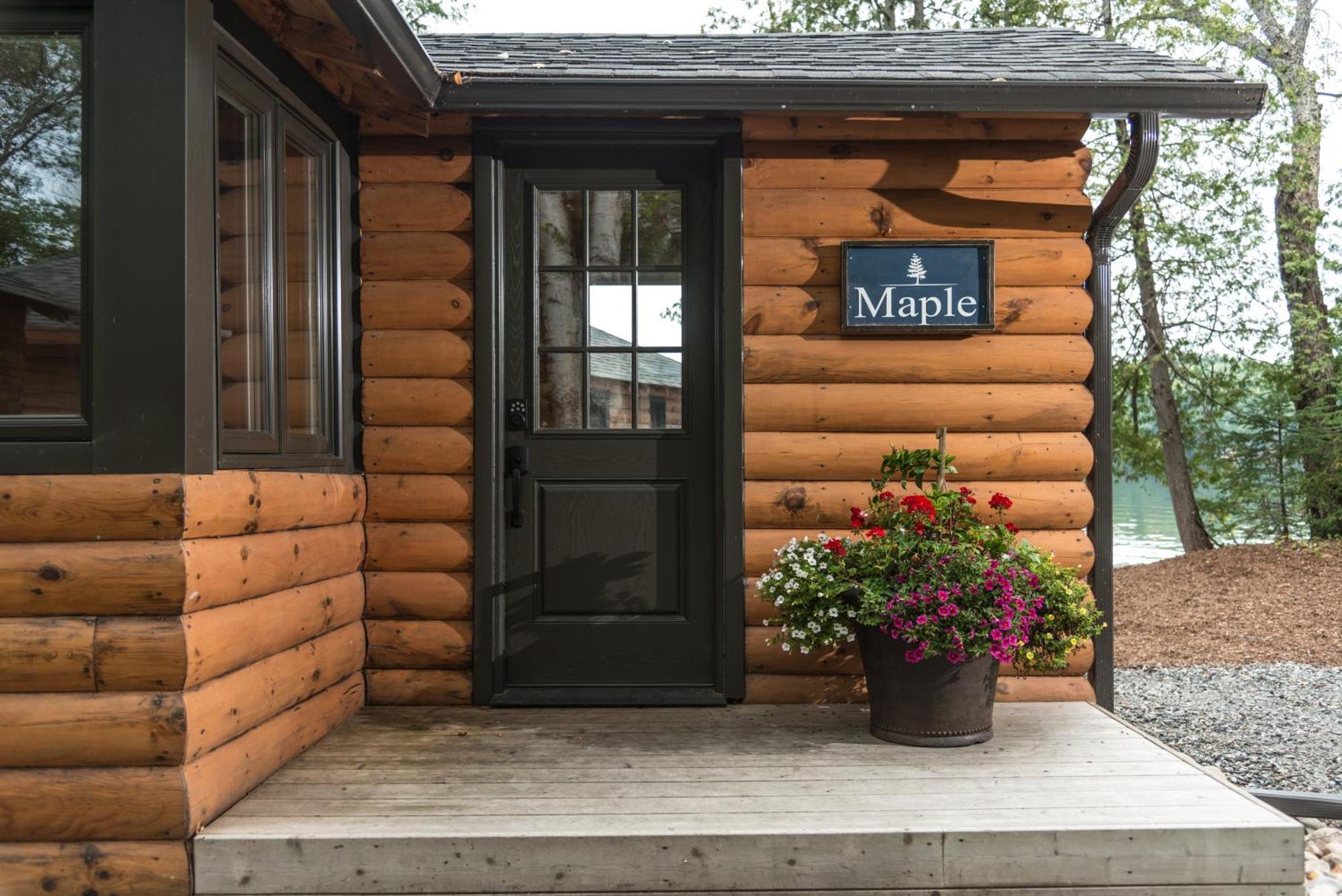 Haliburton Post House Hotell Minden Eksteriør bilde