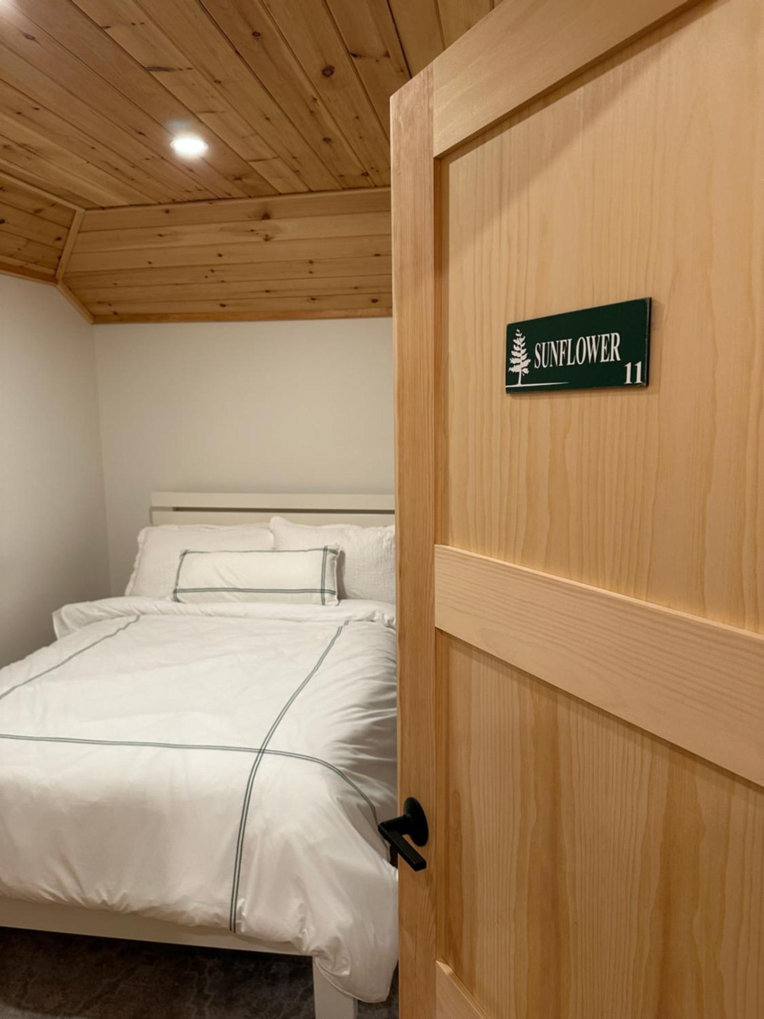 Haliburton Post House Hotell Minden Eksteriør bilde