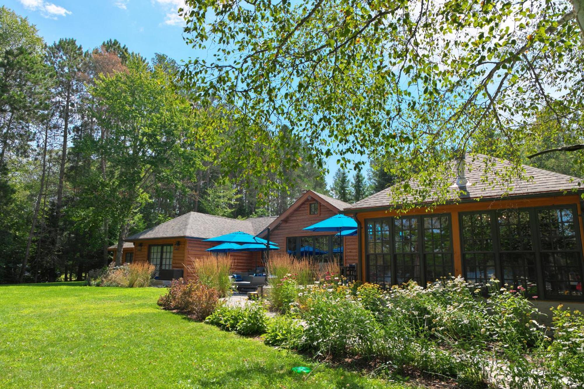 Haliburton Post House Hotell Minden Eksteriør bilde